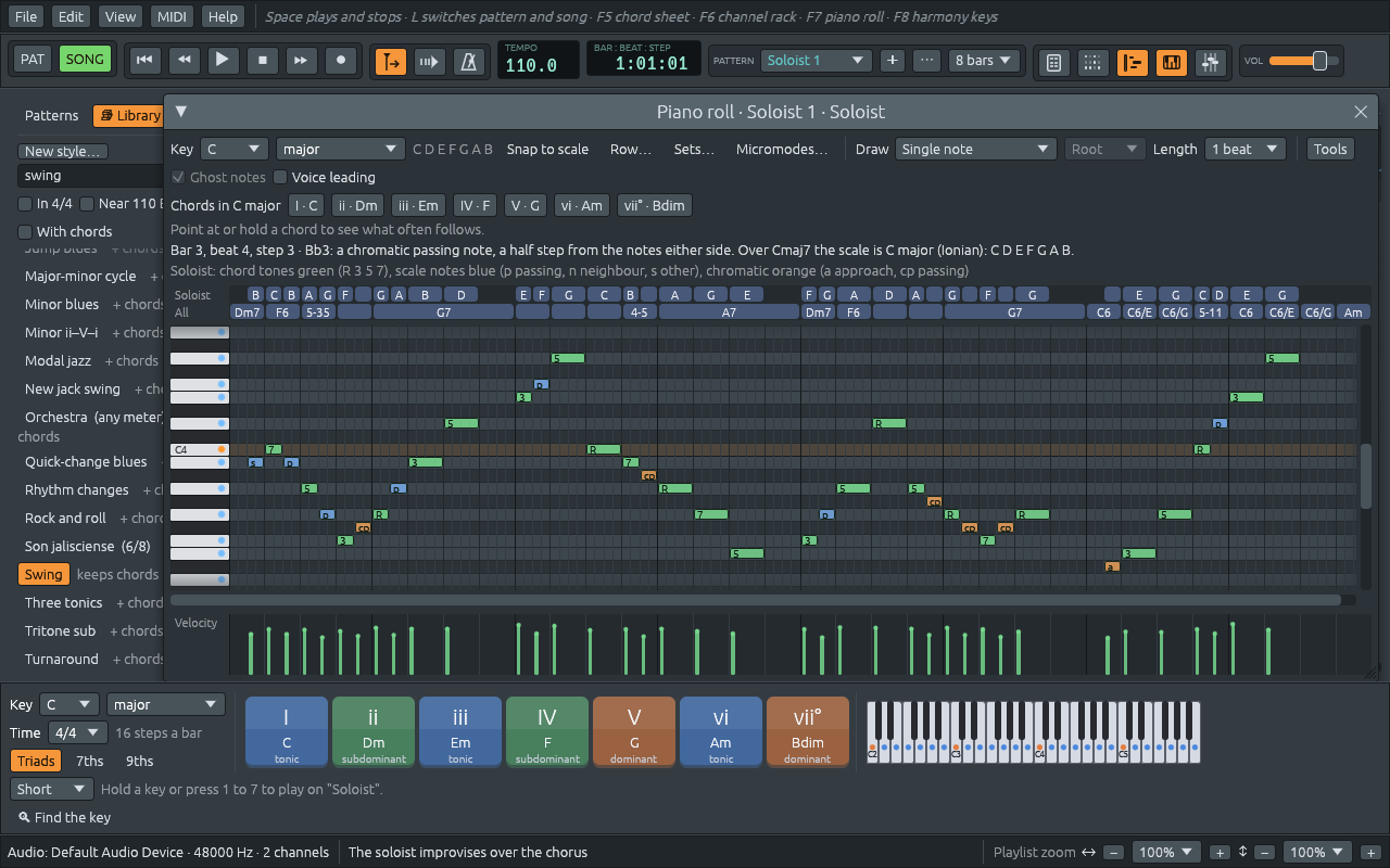 The soloist’s part in the piano roll: notes in green, blue and orange, each marked R, 3, 5, 7, p, n, a or cp, and above the grid a sentence explaining the note under the pointer and the scale over its chord